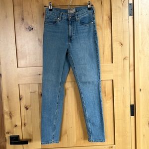 Everlane high rise skinny jeans in mid wash. Size 27 ankle length.